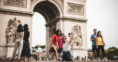 Different Apps for Tourists to Make Their Trip Easy